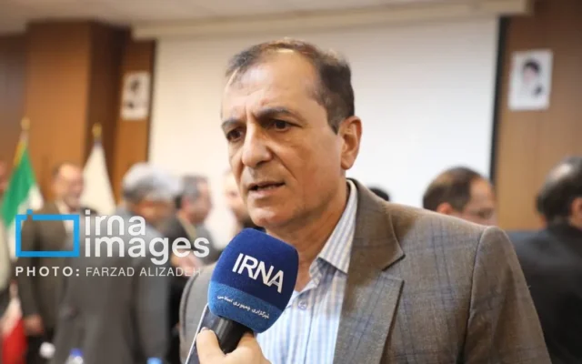 پنج تن مواد غذایی ناکیفیت از چرخه مصرف در مرز مهران خارج شد
