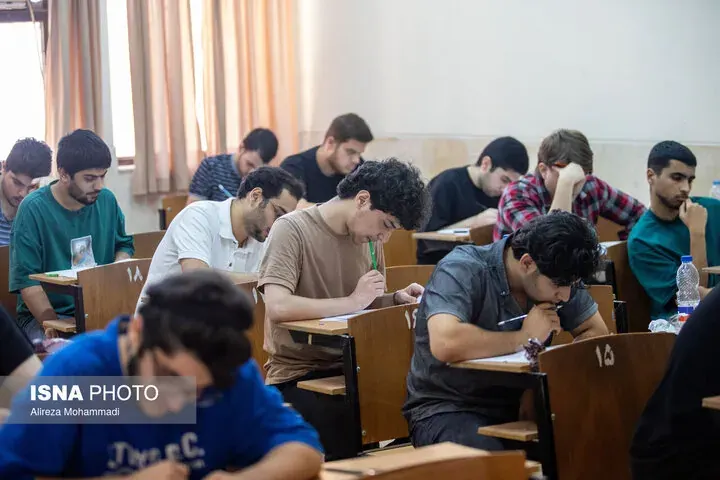 رقابت بیش از ۴۶۳ هزار داوطلب در دومین روز کنکور آغاز شد