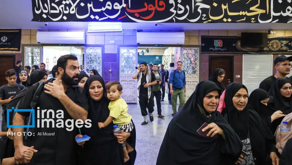 بازگشت زائران اربعین، دل‌ها در کربلا باقی ماند