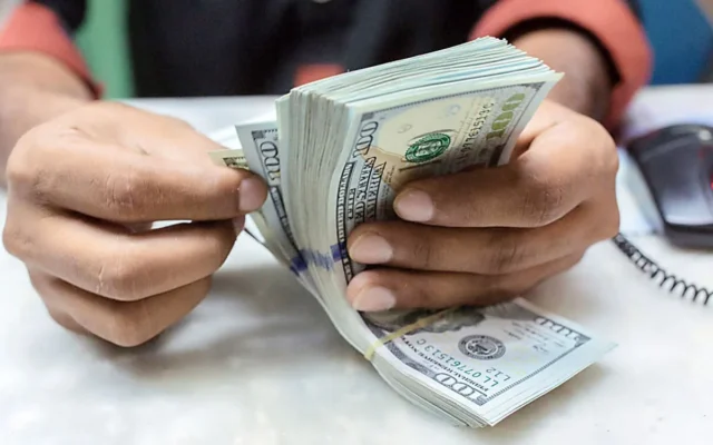 دلار مرکز مبادله افزایش می‌یابد؛ قیمت انواع ارزها بالا می‌رود