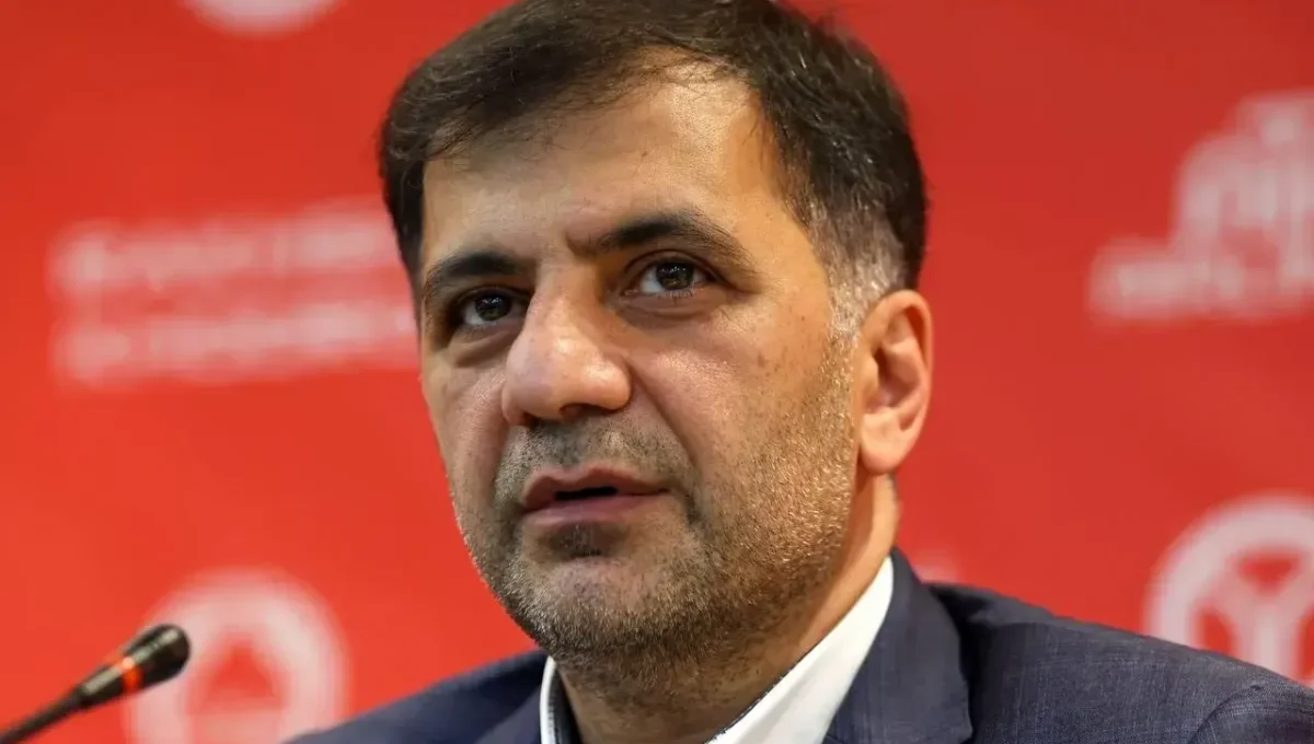 کریمی: هیچکس به دلار توجهی ندارد، فقط بیرانوند در کانون توجه است!