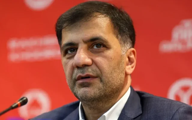 کریمی: هیچکس به دلار توجهی ندارد، فقط بیرانوند در کانون توجه است!