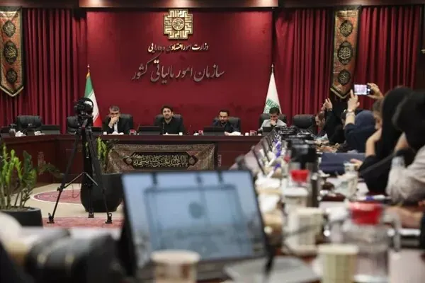 رشد ۴۶ درصدی درآمدهای مالیاتی در چهار ماه نخست؛ درآمدهای مالیاتی در سایه جنگ نیز عقب ننشست