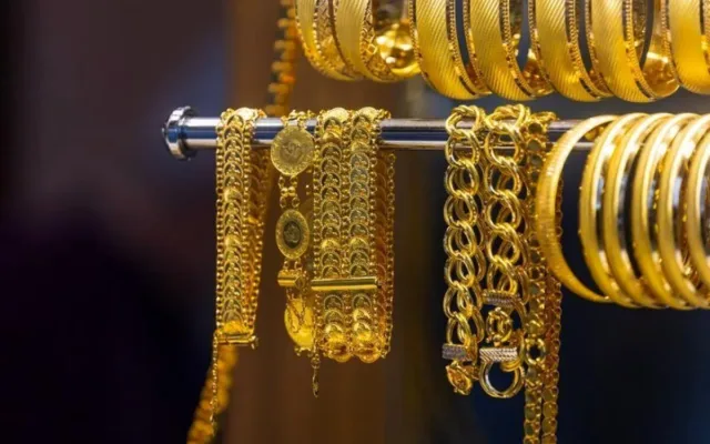 ثبات قیمت طلا در مشهد با نوساناتی در بازار (۵ شهریور ۱۴۰۵)