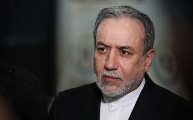 عراقچی: مردم آمریکا بار هزینه جنگ ناموفق را بر دوش می‌کشند