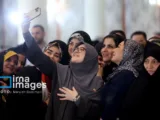 فاطمه مهاجرانی | سلفی همسر عراقچی، دختر پزشکیان و فاطمه مهاجرانی در نمایشگاه خیریه انجمن