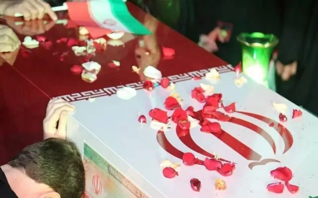 مدافع | پیکر پاک شهید مدافع وطن در "وحدتیه" دشتستان تشییع و خاکسپاری شد